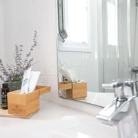 Apanomeria Boutique 4*