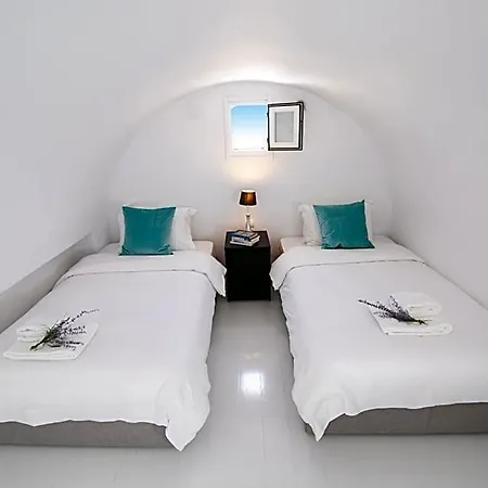 Apanomeria Boutique Aparthotel 4*