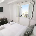 מלון דירות Apanomeria Boutique